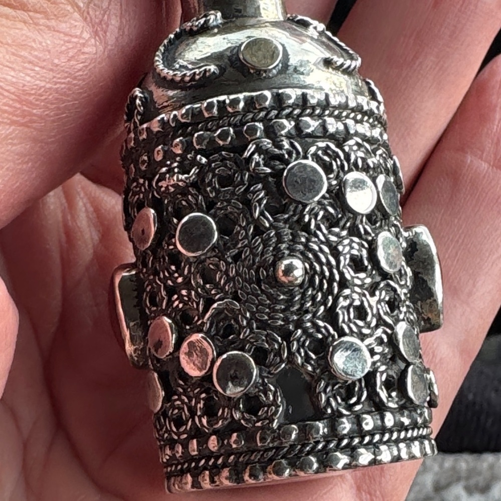 Tibetan decorated silver jar for snuff , perfume - Picture 4 of 5